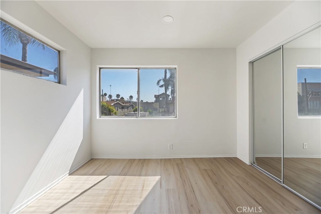 505 Cedar Avenue, Unit 2A Long Beach, CA 90802 - Photo 28 of 71 a view of an empty room with wooden floor and a window