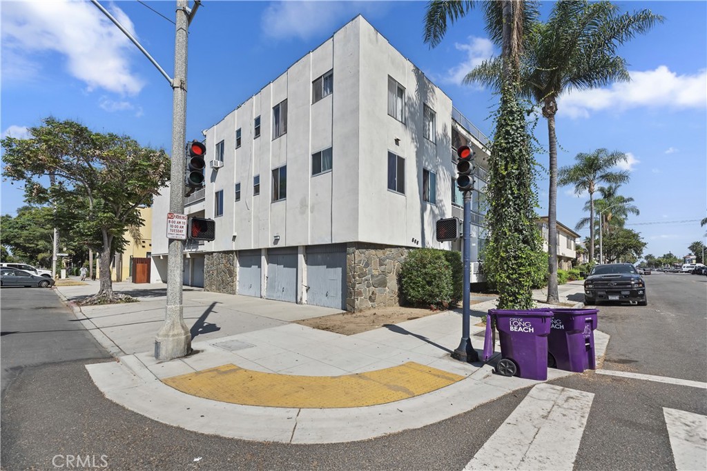 505 Cedar Avenue, Unit 2A Long Beach, CA 90802 - Photo 4 of 71 a view of a house with backyard and sitting area