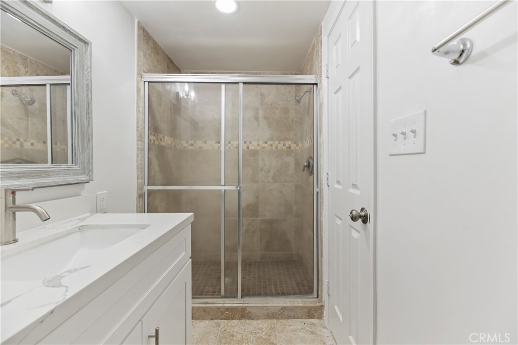 505 Cedar Avenue, Unit 2A Long Beach, CA 90802 - Photo 68 of 71 a bathroom with a shower sink and mirror