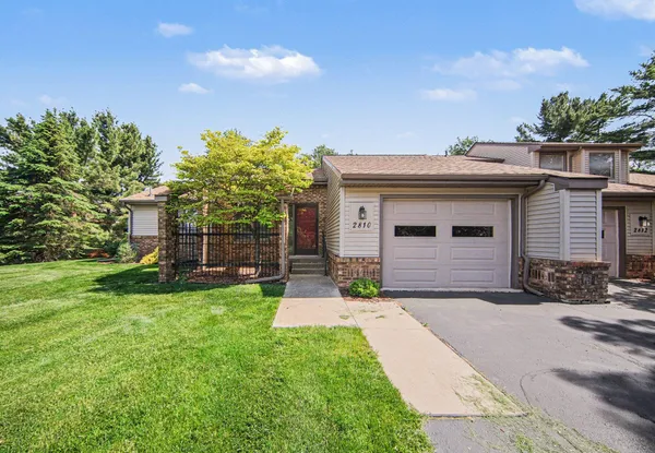 $237,000 | 2810 South Wood Dale Drive, Jackson, MI 49203