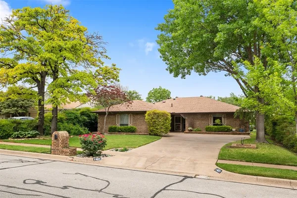$385,000 | 1409 Circle Lane, Bedford, TX 76022