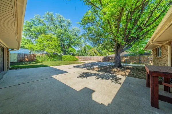 $420,000 | 2422 Greenwood Drive, Grand Prairie, TX 75050