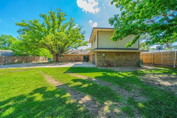 $420,000 | 2422 Greenwood Drive, Grand Prairie, TX 75050