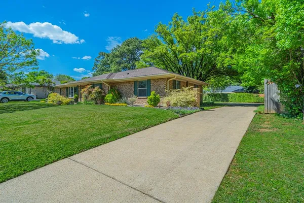 $420,000 | 2422 Greenwood Drive, Grand Prairie, TX 75050