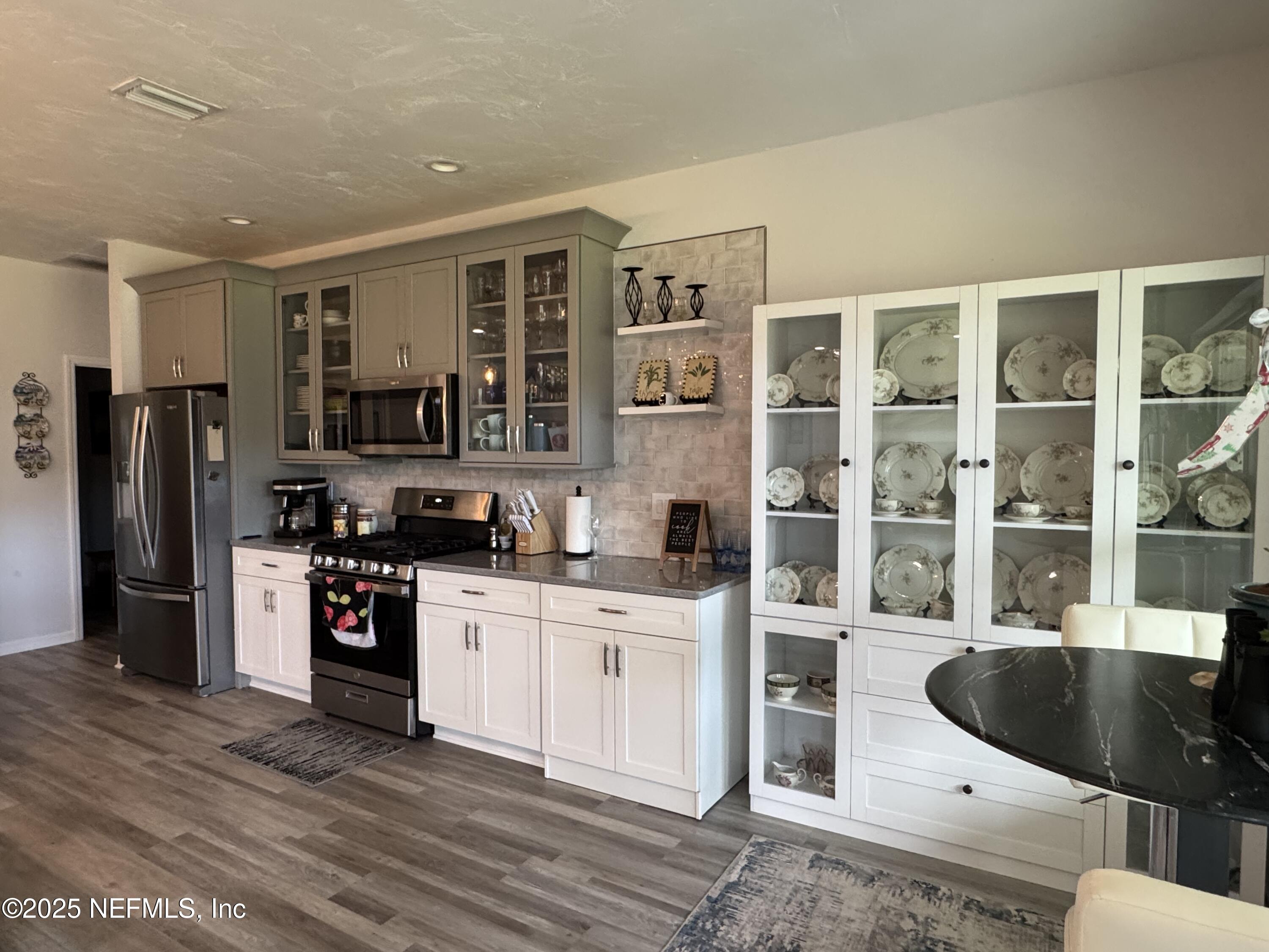 240 Ashley Street Hawthorne, FL 32640 - Photo 23 of 39 Clean lines