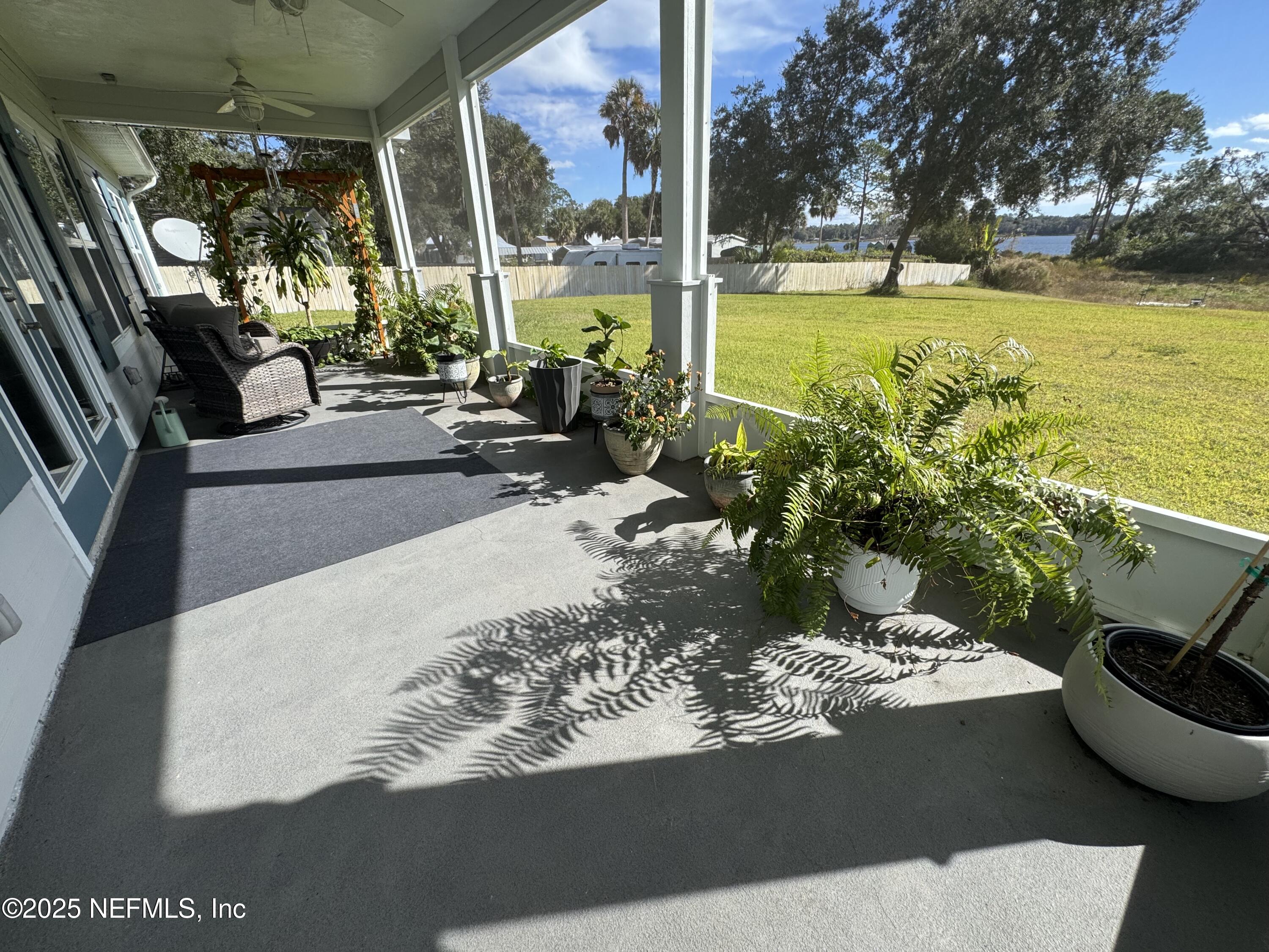 240 Ashley Street Hawthorne, FL 32640 - Photo 2 of 39 Screened-in Lanai