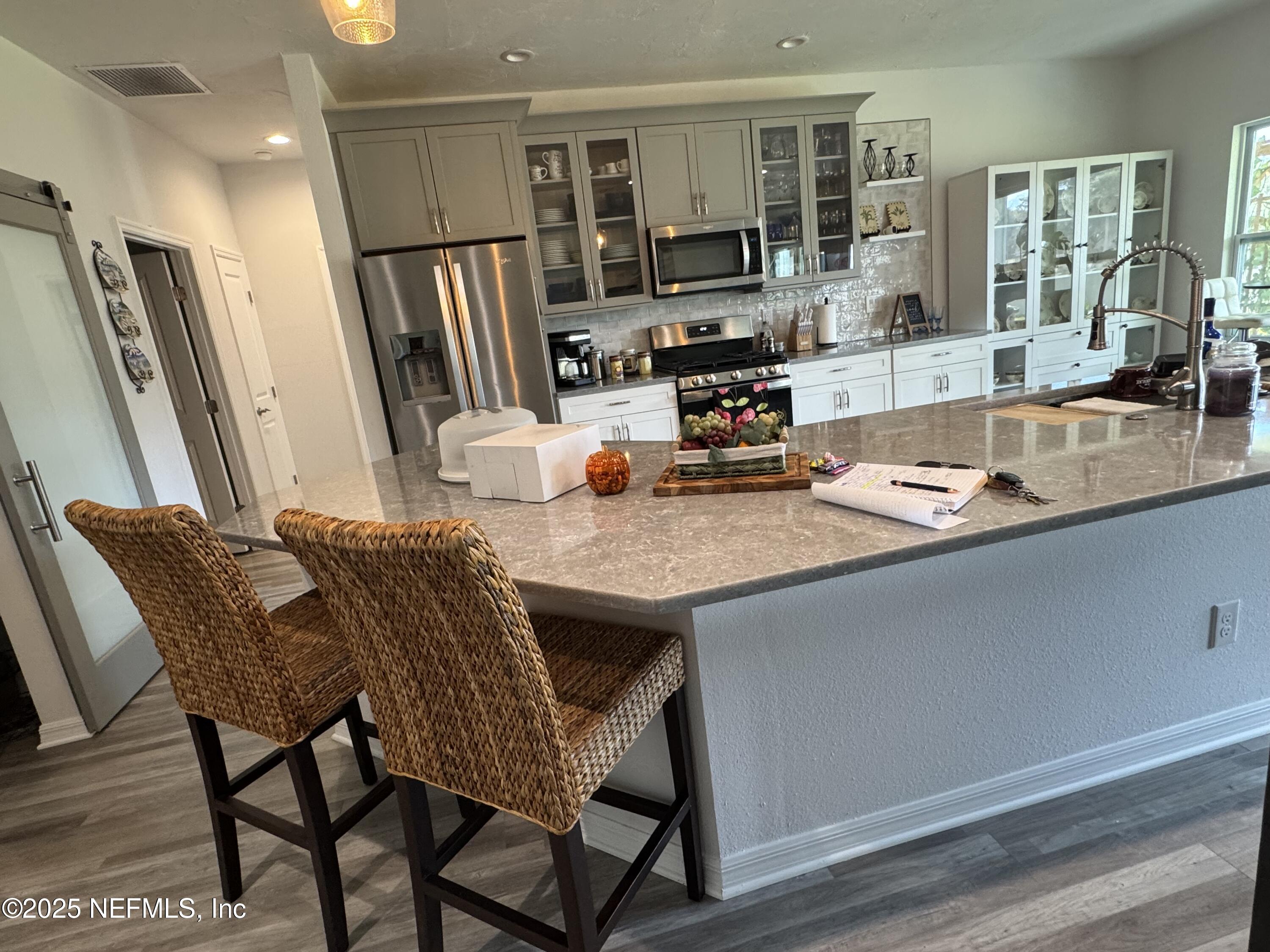 240 Ashley Street Hawthorne, FL 32640 - Photo 32 of 39 Eat-At Bar