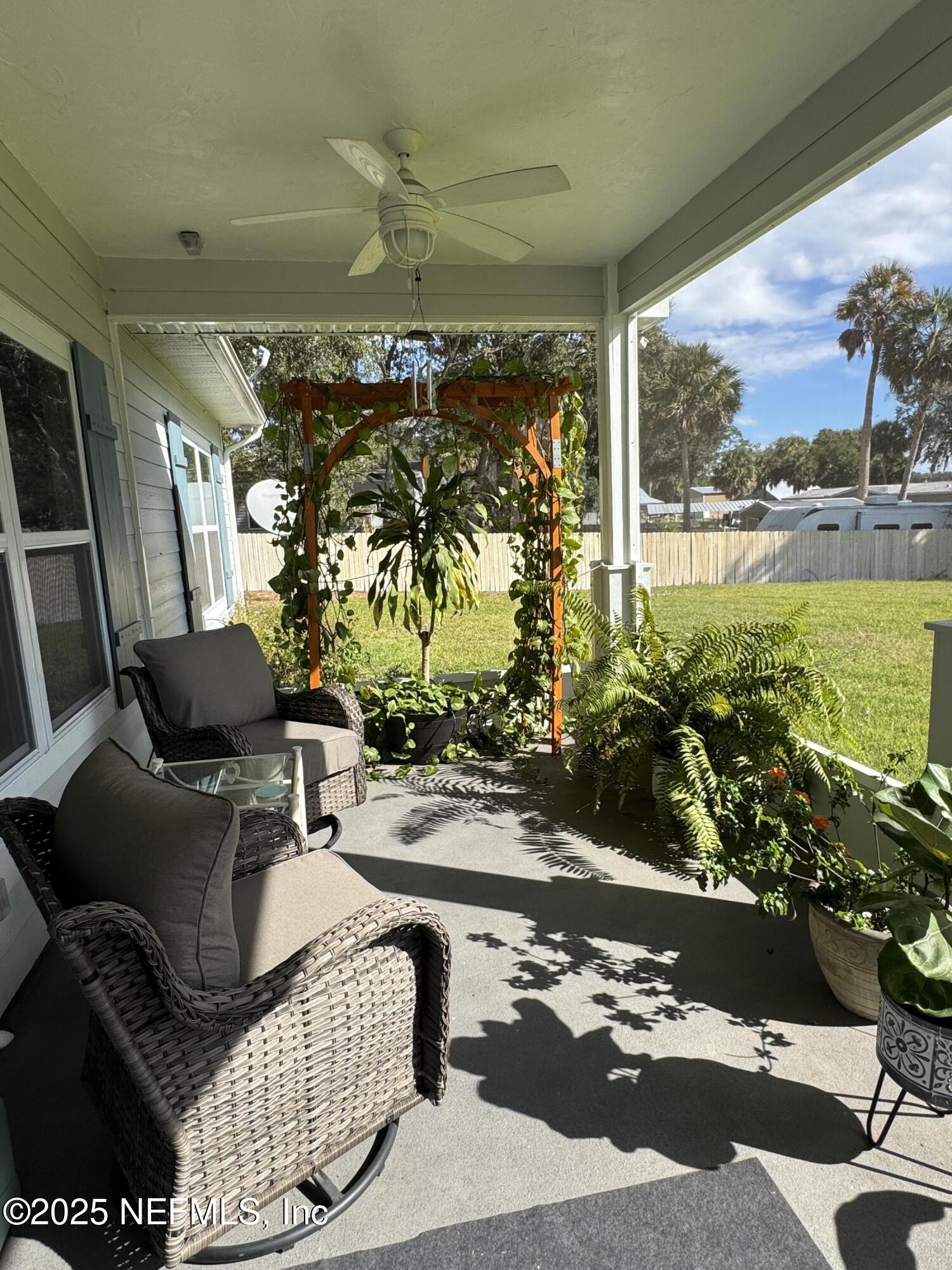 240 Ashley Street Hawthorne, FL 32640 - Photo 5 of 39 Lovely Lanai