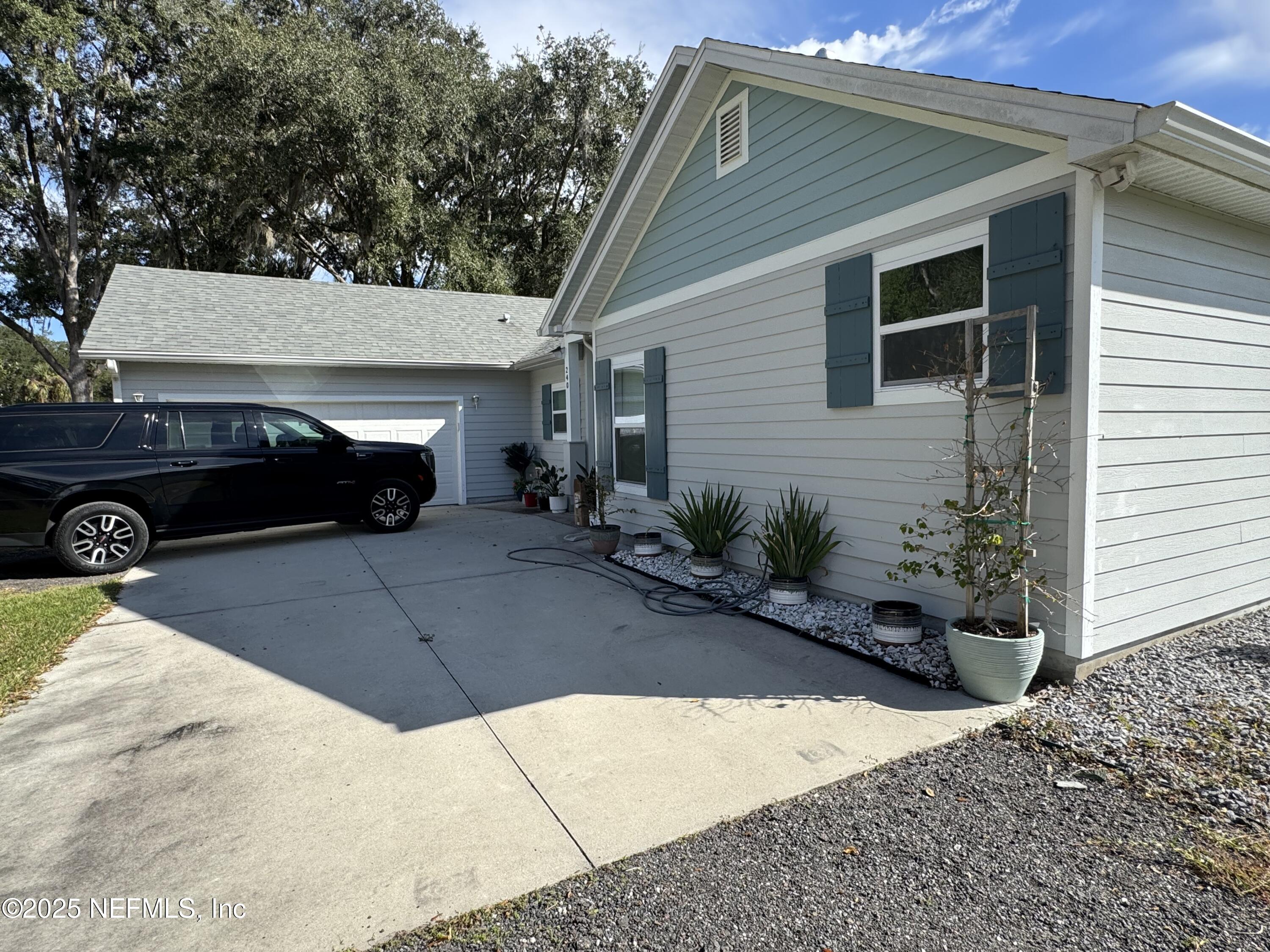 240 Ashley Street Hawthorne, FL 32640 - Photo 6 of 39 Front paved patio