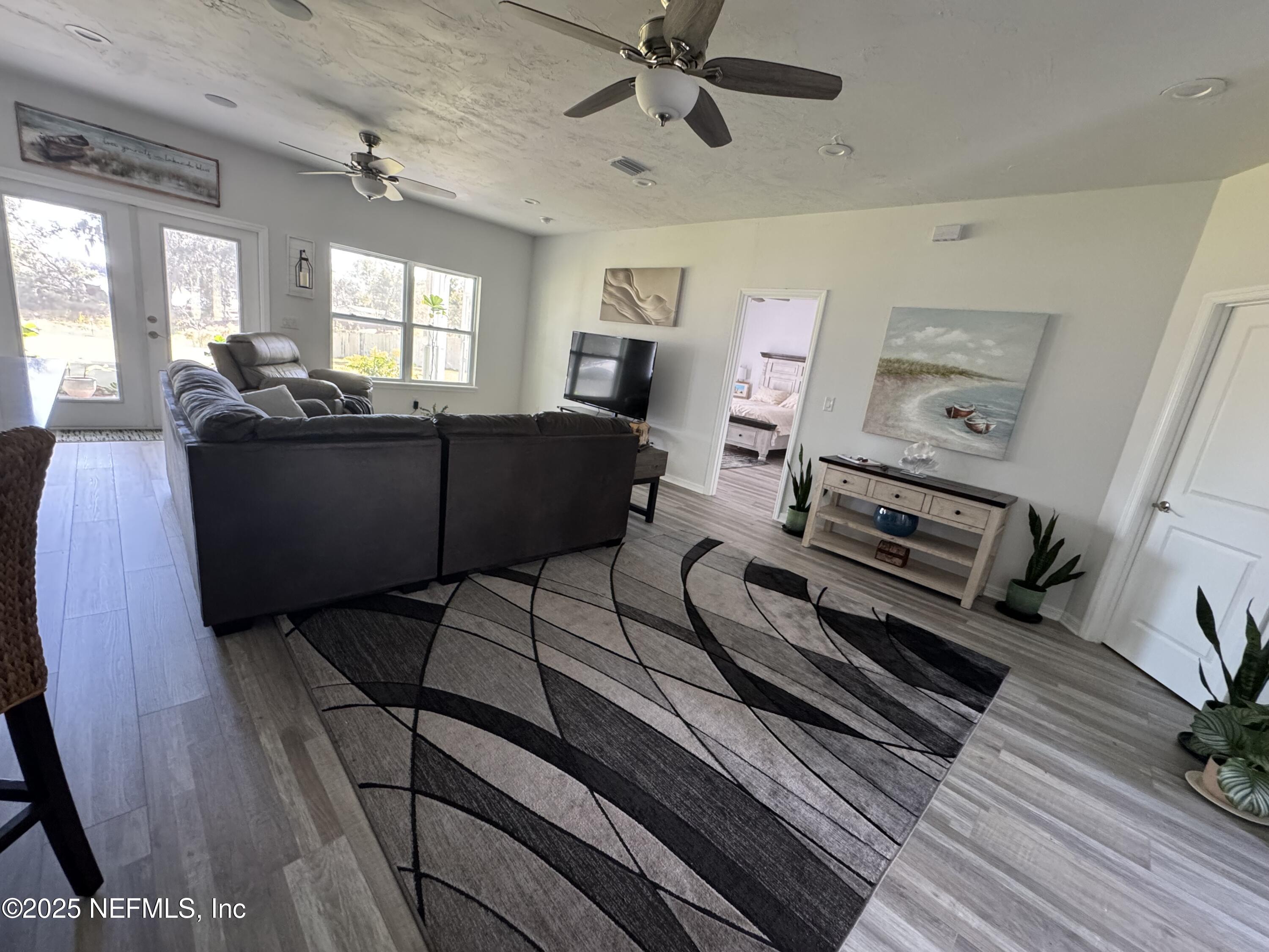 240 Ashley Street Hawthorne, FL 32640 - Photo 7 of 39 Bright and Clean