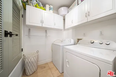 $815,000 | 10913 Whipple Street, Unit 205, Toluca Lake, CA 91602