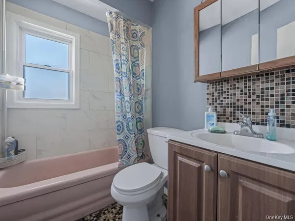 $879,999 | 206 Hunnewell Avenue, Elmont, NY 11003