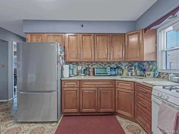 $879,999 | 206 Hunnewell Avenue, Elmont, NY 11003