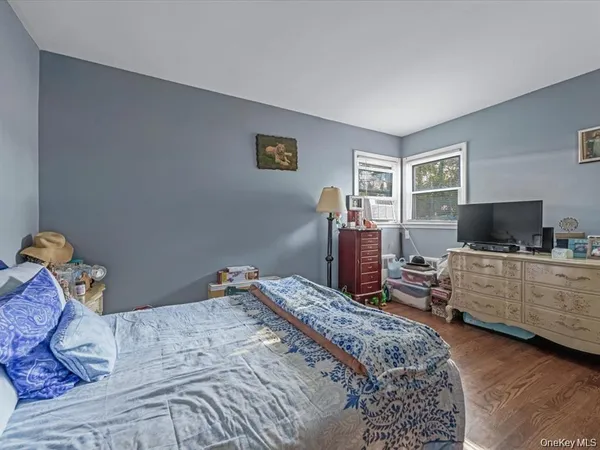 $879,999 | 206 Hunnewell Avenue, Elmont, NY 11003