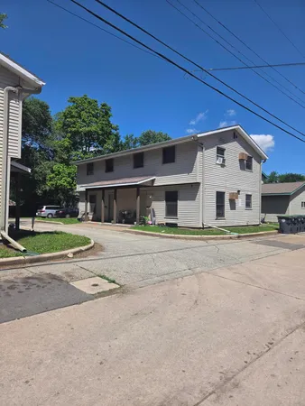 $950,000 | 426-428 18th Place South, Unit 422424, La Crosse, WI 54601