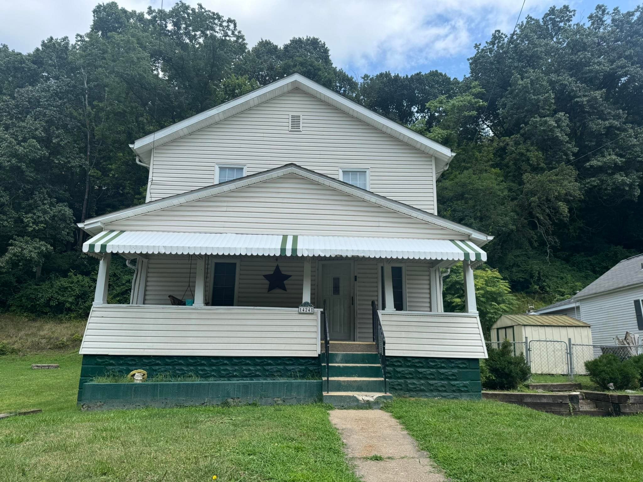 1424 Harvey Road Huntington, WV 25701 - Photo 1 of 17 Gallery Image 1