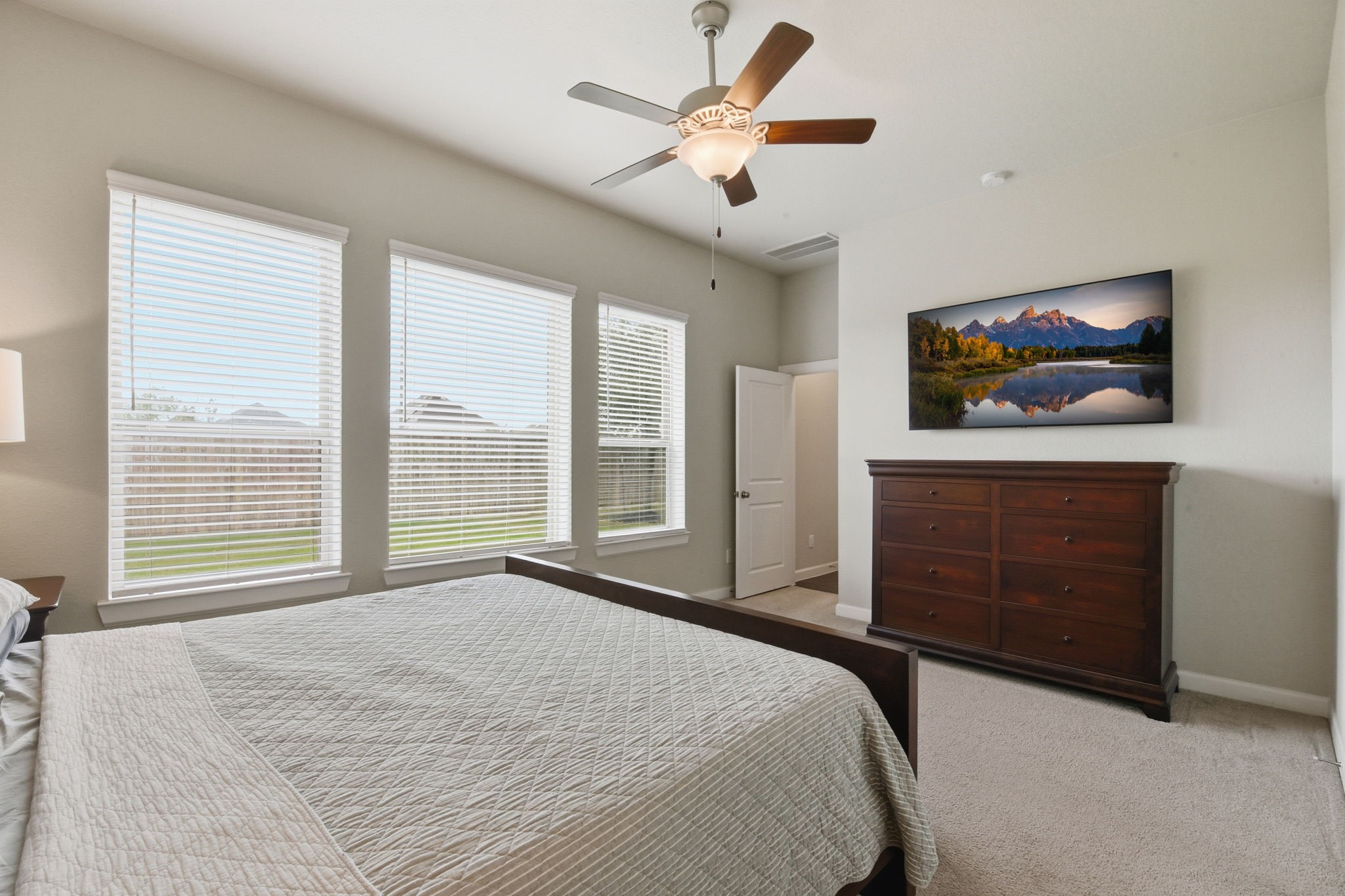 3410 Shockley Lane Rosharon, TX 77583 - Photo 18 of 32 a bedroom with a bed and a flat screen tv