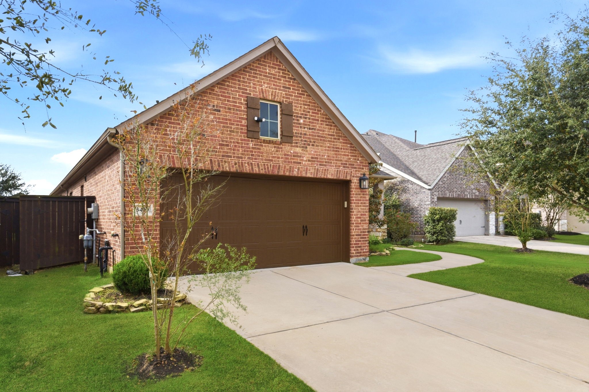 3410 Shockley Lane Rosharon, TX 77583 - Photo 32 of 32 a front view of a house with garden