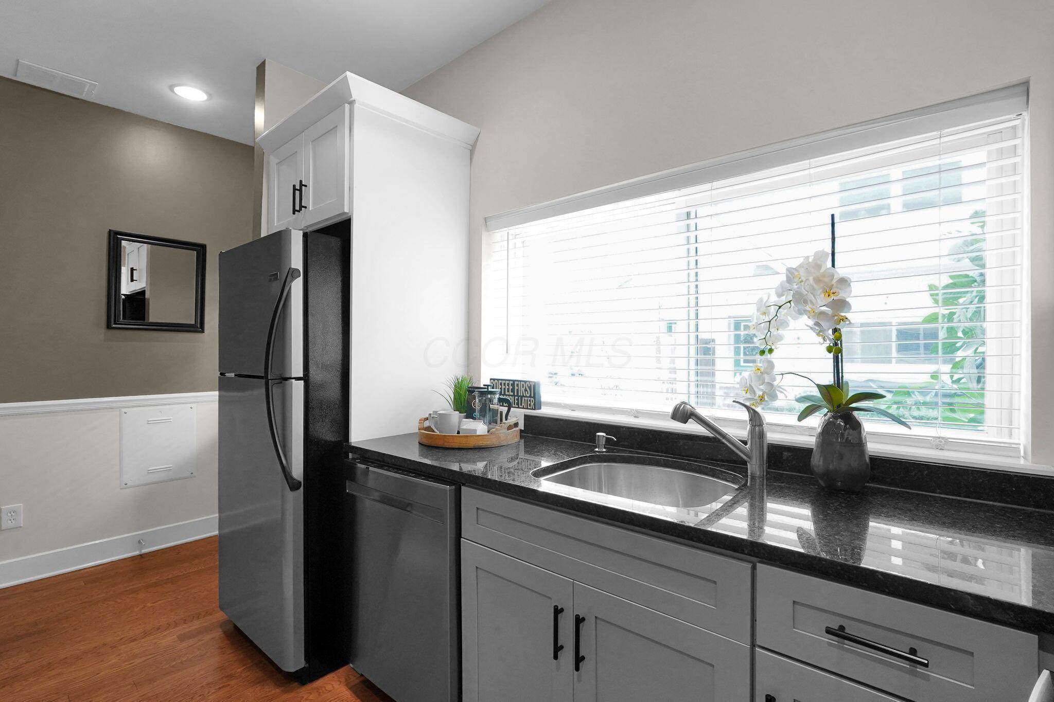 1096 Perry Street, Unit B Columbus, OH 43201 - Photo 9 of 33 14-web-or-mls-1096-perry-st-b