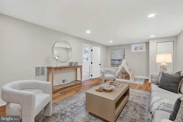 $1,475,000 | 2678 Oakton Glen Drive, Vienna, VA 22181