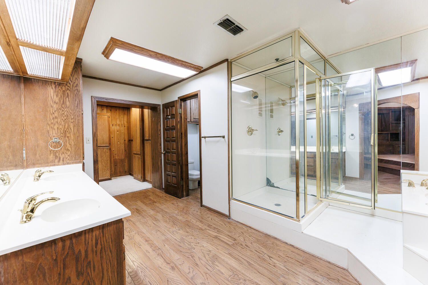 409 Mill Road Lubbock, TX 79403 - Photo 41 of 86 Primary Bathroom