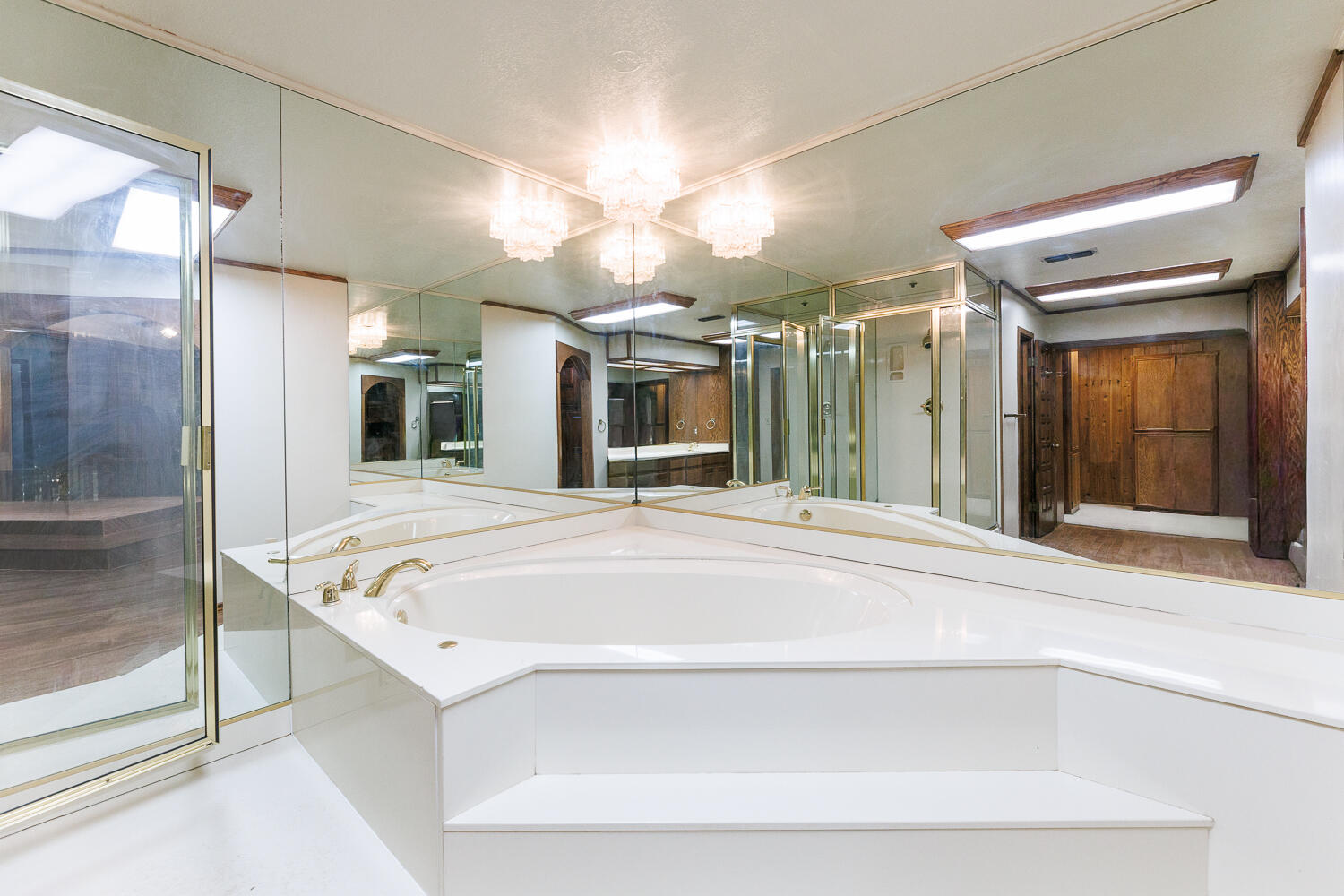 409 Mill Road Lubbock, TX 79403 - Photo 42 of 86 Primary Bathroom