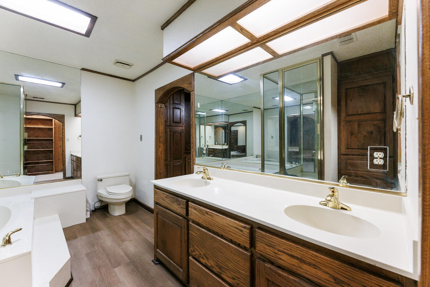 409 Mill Road Lubbock, TX 79403 - Photo 50 of 86 Second Bathroom
