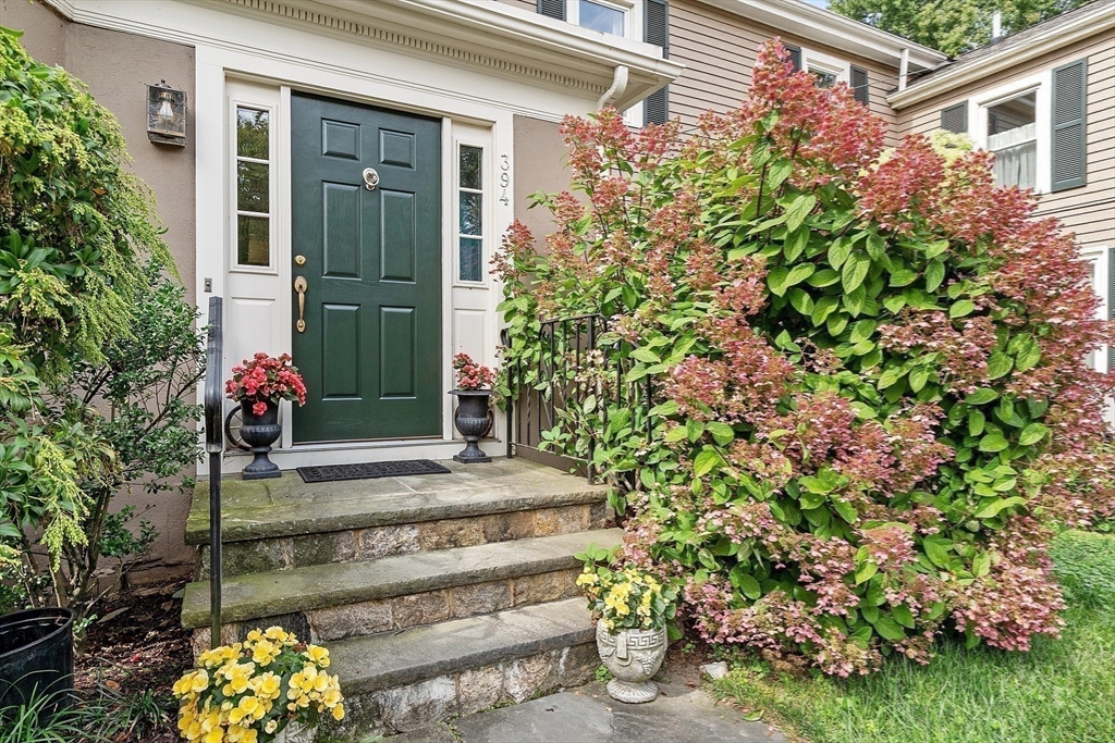 394 Plainfield Road, Unit 394 Concord, MA 01742 - Photo 8 of 40 front view of a house
