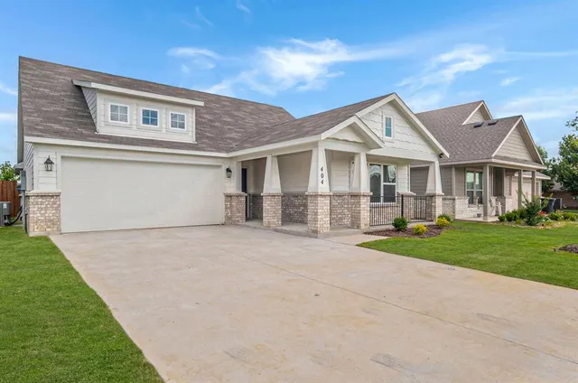 $291,990 | 404 Rose Avenue, Cleburne, TX 76033