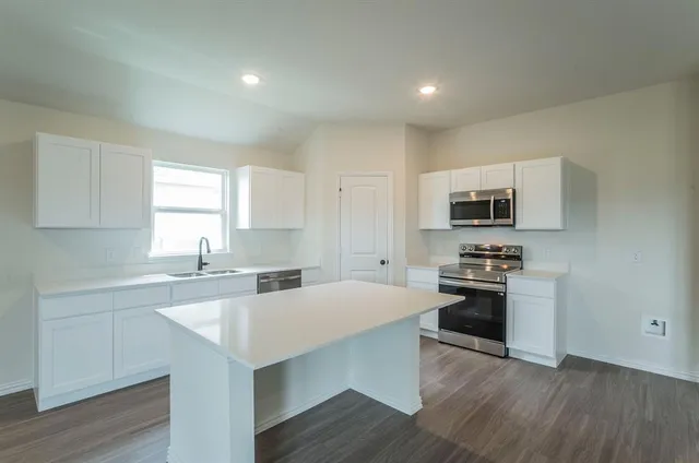 $291,990 | 404 Rose Avenue, Cleburne, TX 76033