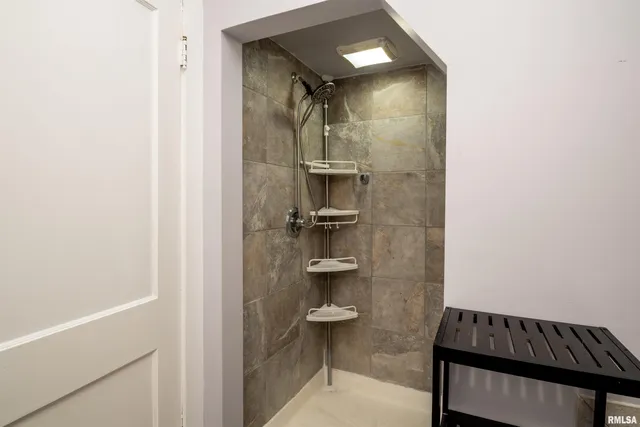 $146,000 | 2011 West Barker Avenue, West Peoria, IL 61604