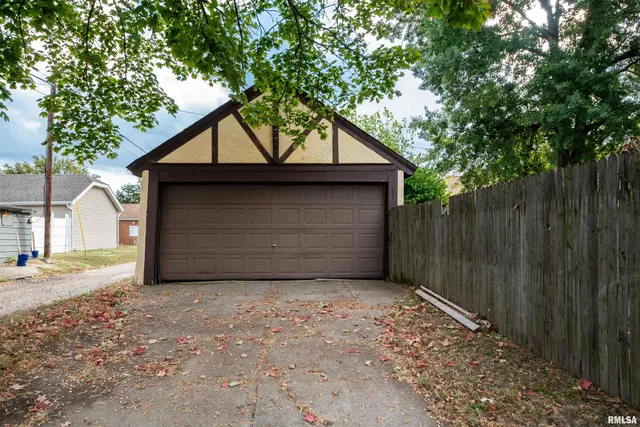 $146,000 | 2011 West Barker Avenue, West Peoria, IL 61604