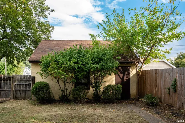 $146,000 | 2011 West Barker Avenue, West Peoria, IL 61604