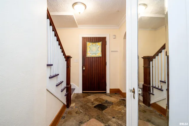 $146,000 | 2011 West Barker Avenue, West Peoria, IL 61604