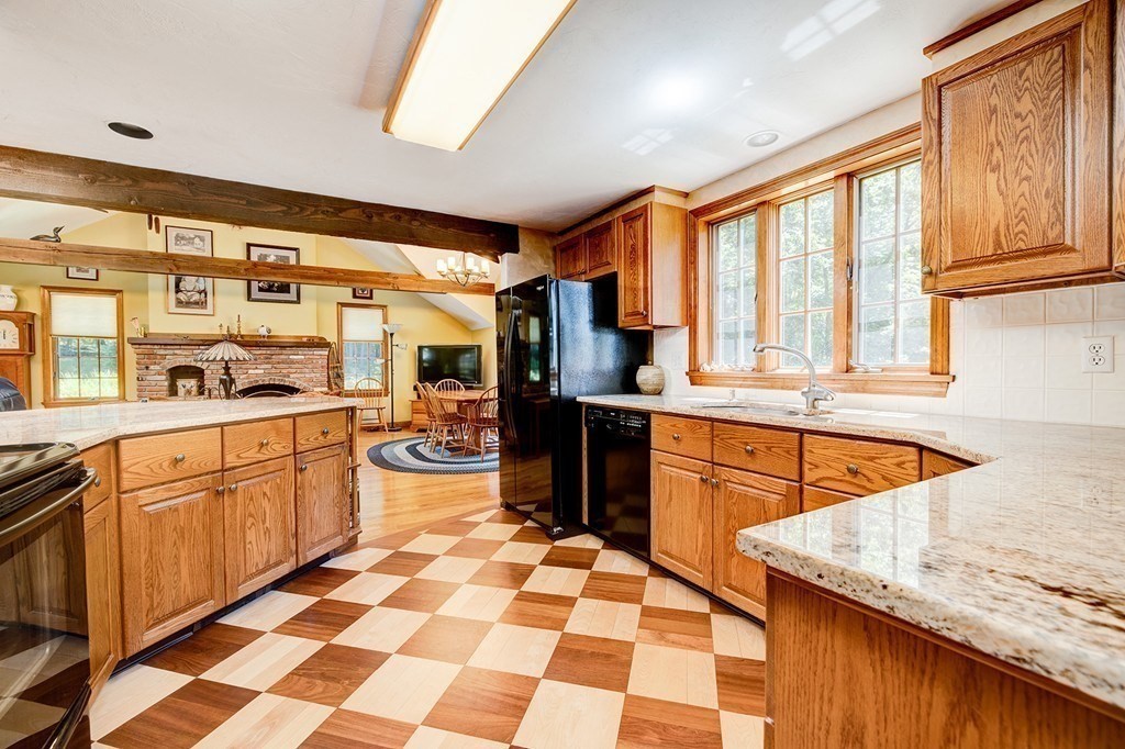 22 Garrett Road Reading, MA 01867 - Photo 8 of 30 Gallery Image 8