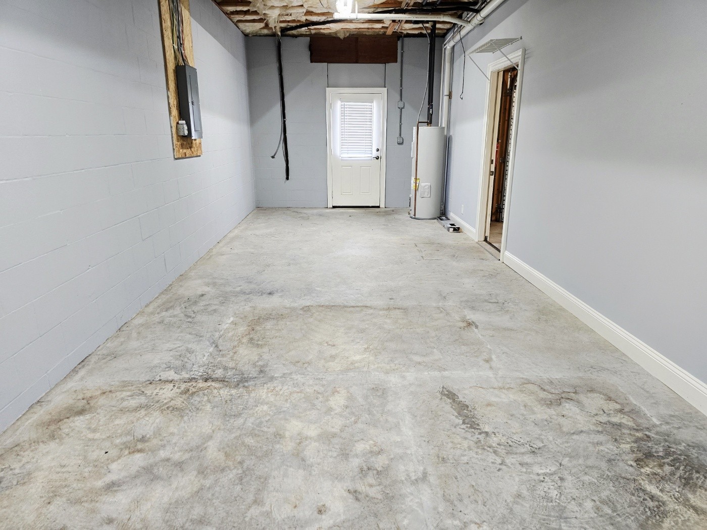 135 Excell Road, Unit 1003 Clarksville, TN 37043 - Photo 38 of 39 an empty room with windows