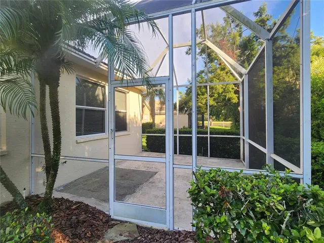 a view of a entrance gate of the house
