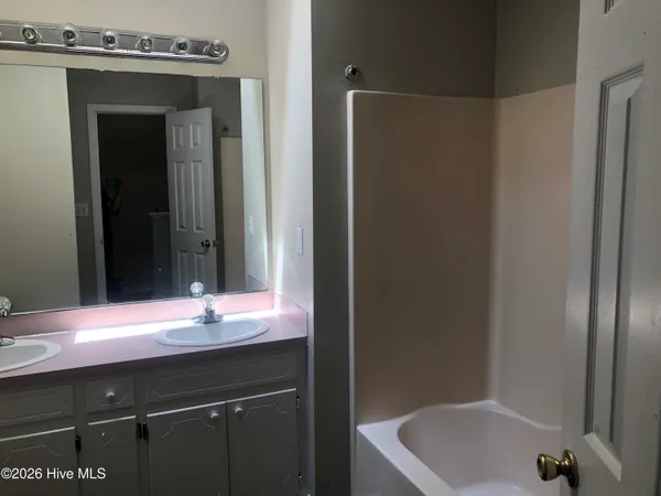 $950 | 3816 Sterling Pointe Drive, Unit I 4, Winterville, NC 28590