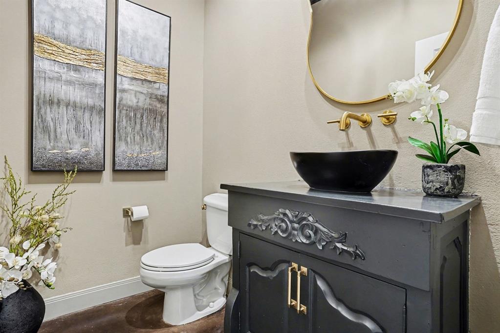 3923 Ranch Estates Circle Plano, TX 75074 - Photo 17 of 32 a bathroom with a toilet a sink and a mirror