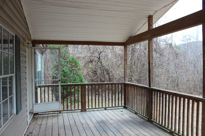 1135 Cranmore Cove Road Dayton, TN 37321 - Photo 5 of 10 Front porch