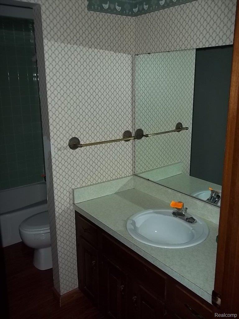 3250 Listerman Road Howell, MI 48855 - Photo 3 of 18 Bath1
