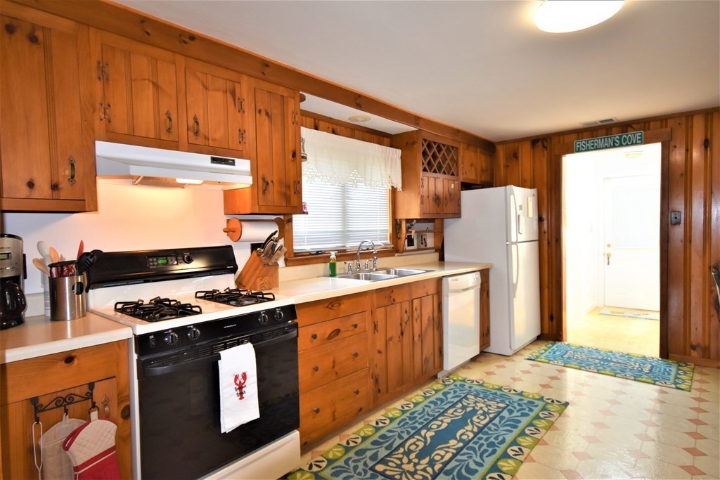 13 Barnes Street Wareham, MA 02571 - Photo 10 of 22 Gallery Image 10