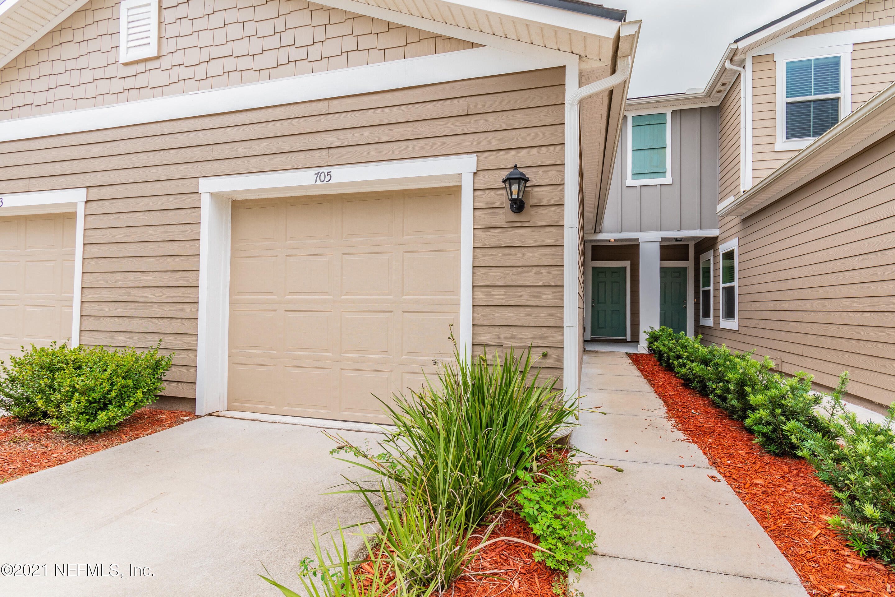 705 Servia Drive St. Johns, FL 32259 - Photo 5 of 32 Garage