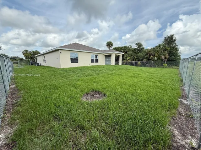 a view of a house with a backyard