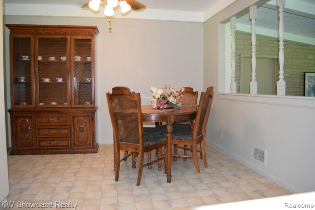 1723 Pedersen Road Walled Lake, MI 48390 - Photo 8 of 17 DSC_0021.jpg