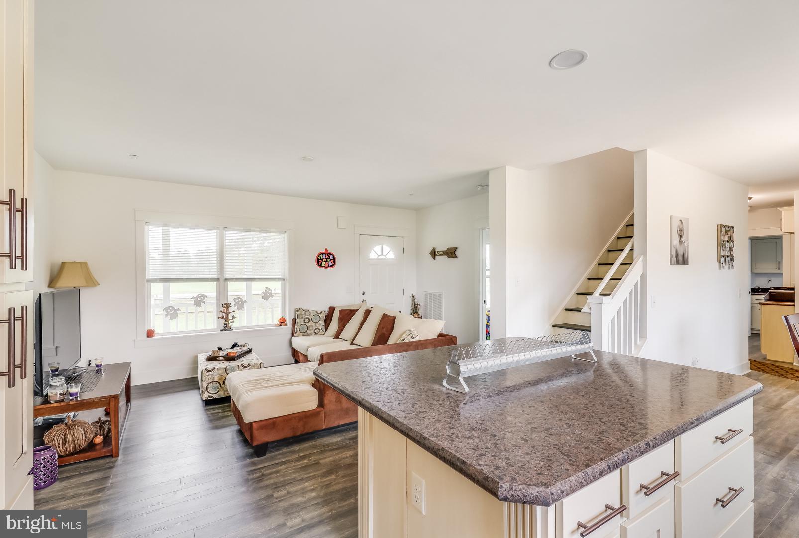 427 Budds Landing Road Warwick, MD 21912 - Photo 7 of 20 Airy and open living area