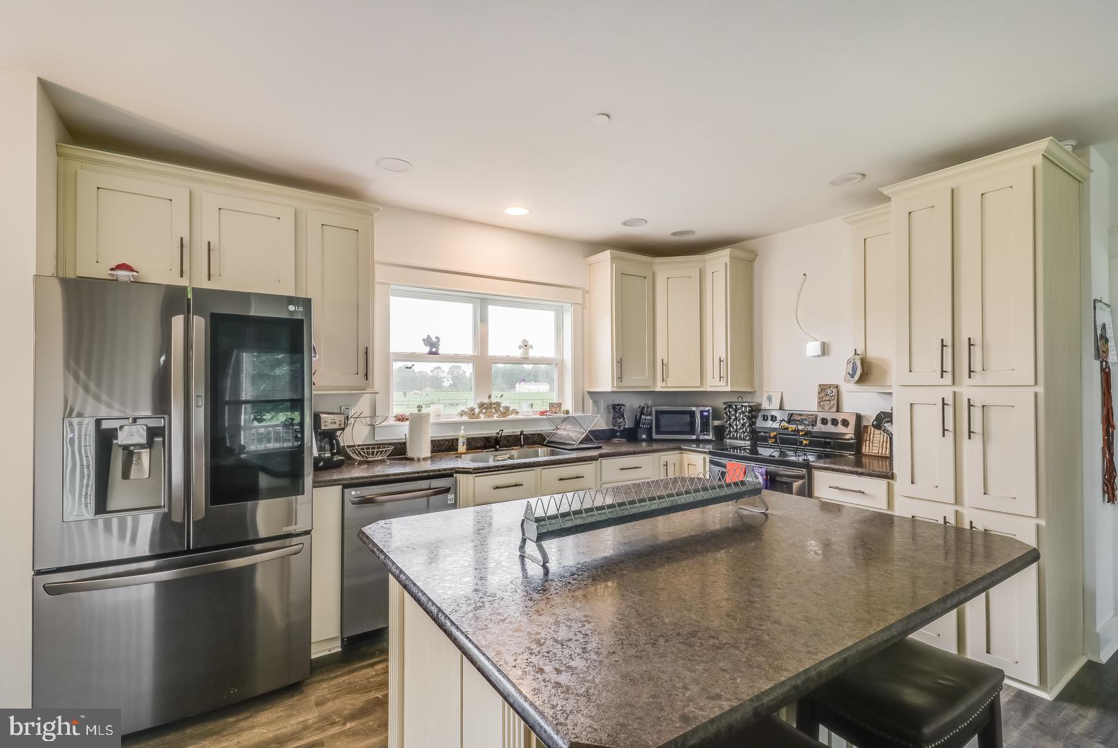427 Budds Landing Road Warwick, MD 21912 - Photo 8 of 20 Upgraded kitchen with LG no fingerprint appl