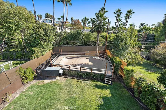 a view of a backyard with sitting area