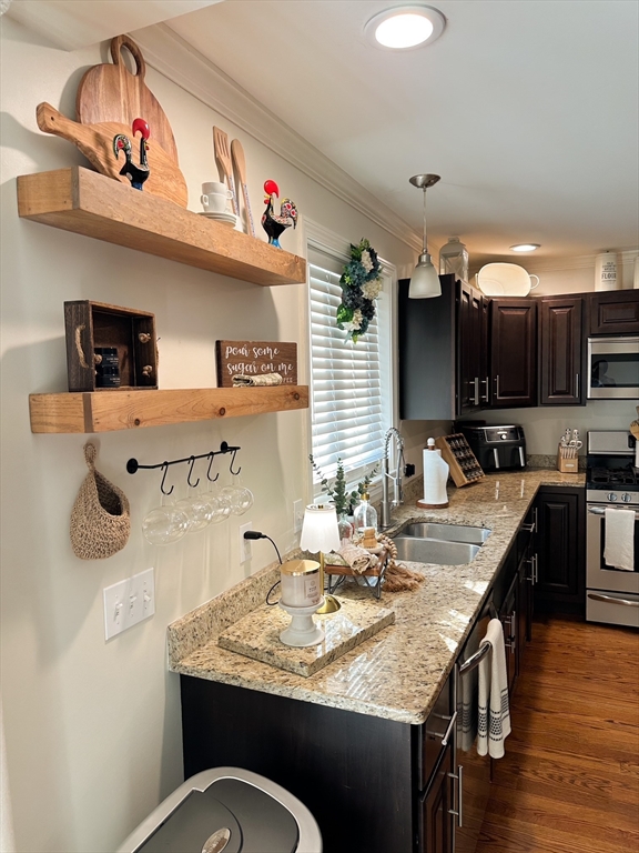 35 Lewiston Street Fall River, MA 02721 - Photo 4 of 24