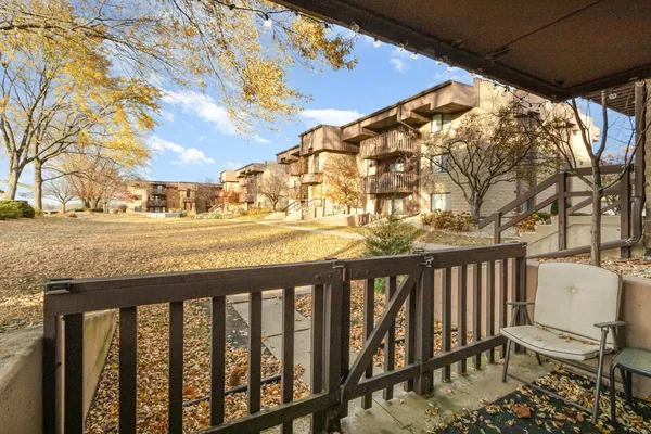 $164,800 | 1472 Rock Run Drive, Unit 1B, Crest Hill, IL 60403